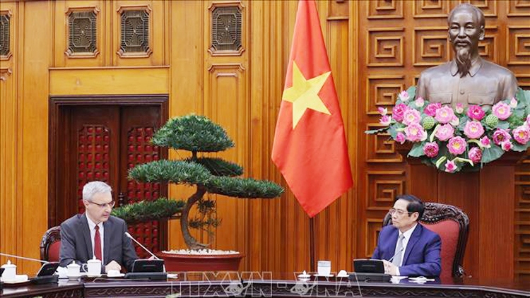 Vietnam seeks additional COVID-19 vaccine support from France